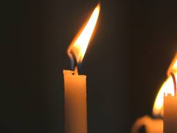 Coronaherdenking: zet vrijdagavond een kaars voor je raam 