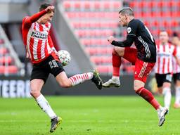 Olivier Boscagli (PSV, links) en Feyenoorder Bryan Linssen (foto: Orange Pictures).