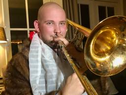 Rick bespeelt meerdere instrumenten waaronder de trombone. (Foto: Erik Peeters)