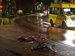 De bestuurder raakte ook wat fietsen. (Foto: Perry Roovers / SQ Vision Mediaprodukties)