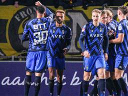 Willem II viert een doelpunt tegen NAC Breda. (foto: Gabriel Calvino Alonso/Orange Pictures).