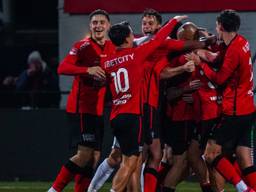 Helmond Sport kan de lol niet op: op magnifieke wijze komt het op 1-0 (foto: Orange Pictures).