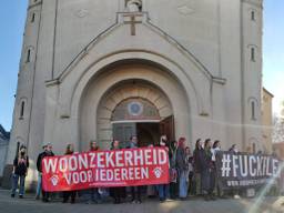 Protestactie bij de kerk Sint Cathrien (foto: Abel Heijman).