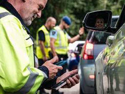 De marechaussee voert grenscontrole uit (Foto: ANP).