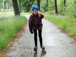 11-jarige Benthe skeelert 250 kilometer voor onderzoek naar haar eigen darmziekte (foto: privé)