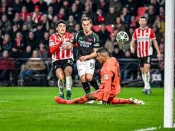 PSV incasseert een doelpunt tegen Arsenal (foto: Eye4images).