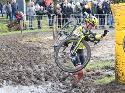 Marianne Vos in de Oisterwijkse modder (foto: Orange Pictures).