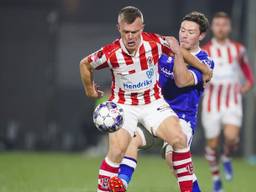 Lion Kaak (TOP Oss) en Jordy van der Winden (FC Den Bosch) in duel (Foto: OrangePictures)