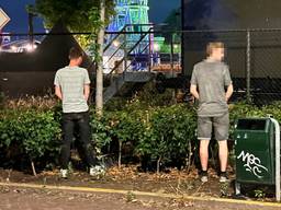 Wildplassers bij het Spoorpark.