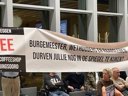 Aktievoerders Berkel-Enschot tegen de komst van een coffeeshop (Foto: Omroep Brabant)