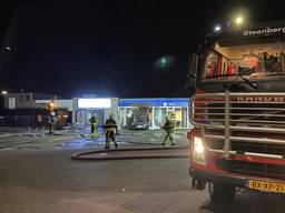De brandweer bestreed het vuur in Steenbergen (foto: Facebook brandweer Steenbergen).
