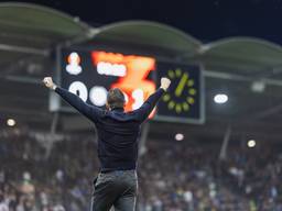 Een juichende Roger Schmidt bij de 0-2 van PSV (Foto: ANP)