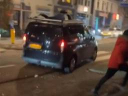 Marokko-fan springt op rijdende auto