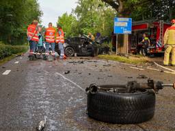 Man (31) overleden bij botsing tegen boom