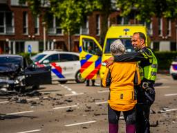 Pakketbezorger gewond bij botsing
