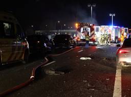 Vier mensen overleden bij ongeluk met drie auto's en vrachtwagen op A59