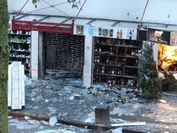De totaal vernielde winkel in Heeswijk-Dinther (foto: Bart Meesters/SQ Vision Mediaprodukties).