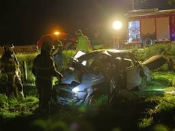 De automobilist crashte op de A73 bij Linden (foto: SK-Media).
