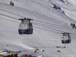 Skilift van het wintersportdorp Val Thorens in de Franse Alpen (foto: ANP 2023/Harold Versteeg).