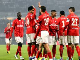 PSV viert een doelpunt in Almelo (foto: ANP/Olaf Kraak). 