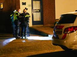 Een nog onbekend aantal daders heeft maandagnacht een ouder stel in hun huis aan de Bosselerstraat in Someren overvallen. De slachtoffers raakten niet gewond, Het is onduidelijk of ze ook daadwerkelijk zijn beroofd.