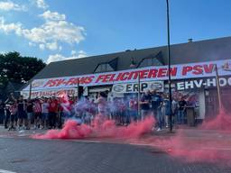 Wéér feest om de titel van PSV te vieren bij cafe 't Schansoord (foto: Rochelle Moes).