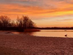 Het strand bij het Engelermeer (archieffoto: Roland Mandemaker).