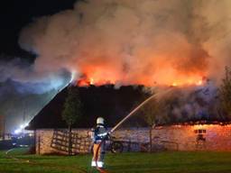 Brand verwoest de Meierijsche Museumboerderij in Heeswijk-Dinther