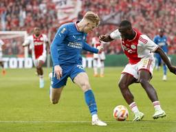 Jarrad Branthwaite in duel met Brian Brobbey in de bekerfinale (Foto: ANP)