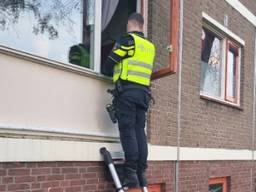 In dit appartement zaten twee mensen verstopt (foto: politie Roosendaal).
