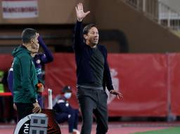 Roger Schmidt coachend langs de zijlijn in Monaco (Foto: ANP)