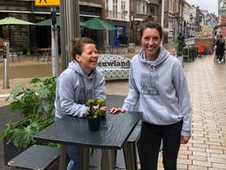 Winkeliers in de Tilburgse Nieuwlandstraat zijn blij dat ze weer open kunnen (foto: Tom van den Oetelaar).
