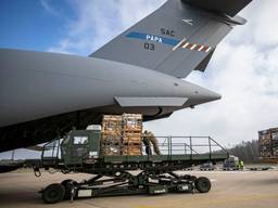 De C-17 is volledig vol vertrokken naar Oost-Europa (foto: Defensie)