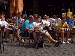 Een terras in Breda in coronatijd (archieffoto).