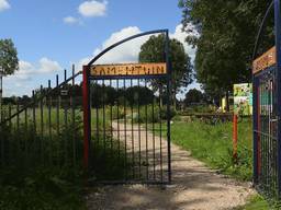 De toegangspoort naar het verborgen pareltje Samentuin Vrijhoeve