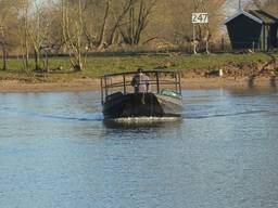 De eeuwenoude veerdienst Woudrichem – Slot Loevestein wordt vervangen door een groener en toegankelijker alternatief