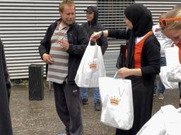 Tilburgse daklozen blij met koningpakketten 