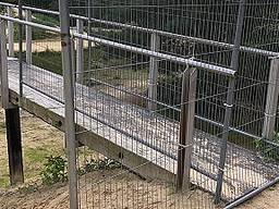 Dieven gingen aan de haal met de stalen netten van de loopbruggen. (Foto: gemeente Bergen op Zoom)