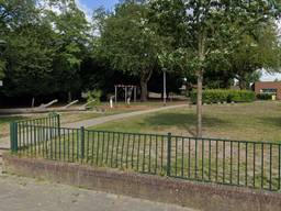 De meisjes werden aangesproken in een beweegtuin vlakbij de school (foto: Google Maps).