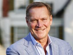 Portret van Albert Verlinde bij het raadhuis van Vught (foto: ANP/Vincent Jannink). 