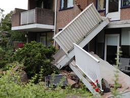 Ook scheuren in andere balkons van flat in Oudenbosch