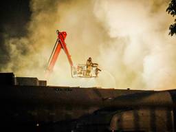 Grote brand in een bedrijfspand in Eindhoven (archieffoto: Sem van Rijssel/SQ Vision).