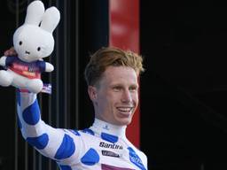 Julius van den Berg uit Roosendaal behoudt bergtrui in Vuelta (foto: ANP).