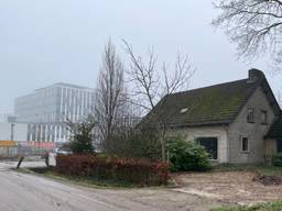De Heiberg in Veldhoven, met op de achtergrond ASML (Foto: Rogier van Son).