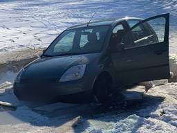 De bestuurder dacht dat hij nog op de parkeerplaats reed (foto: ingestuurd).