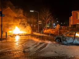 Twee auto's in brand gestoken op beruchte kruising in Veen