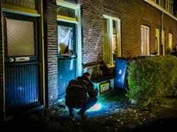 Explosie verwoest voordeur van huis aan de Anemonestraat in Eindhoven