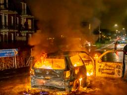 In Veen is opnieuw een auto in brand gestoken (foto: Marcel van Dorst/SQ Vision).