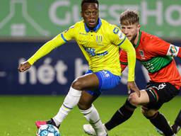 Thierry Lutonda van RKC Waalwijk en Lasse Schone van NEC (foto: Orange Pictures).