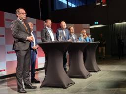 Fractievoorzitters van de nieuwe coalitie presenteren het nieuwe bestuursakkoord (Foto: Rick Lemmens)